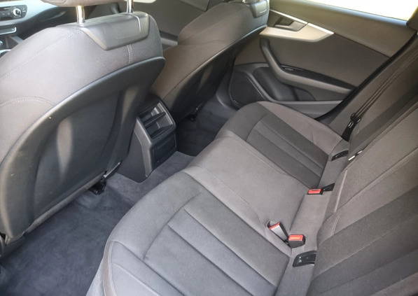 Audi A4 cena 59999 przebieg: 146000, rok produkcji 2016 z Bełchatów małe 211